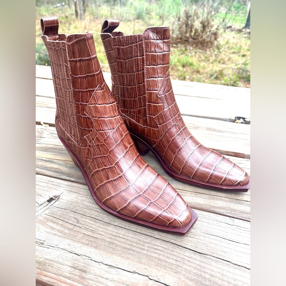 Dolce Vita Women's Faux Leather Brown Boots NWOT - Picture 2 of 5